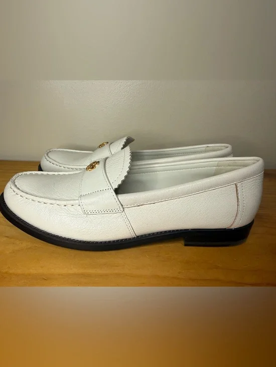 Tory Burch | Classic Slip On Double T Scalloped Leather Loafer in New Ivory 7.5 - Picture 8 of 13